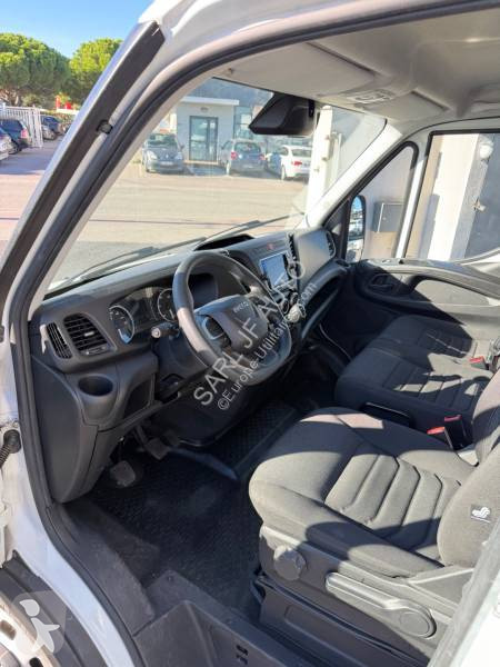 Véhicule utilitaire Iveco 35C16