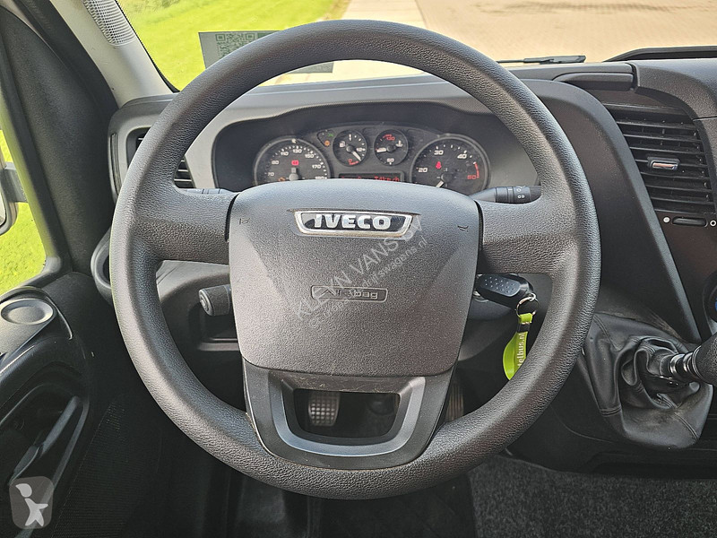 Véhicule utilitaire Iveco 35 S 14