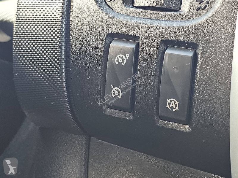 Véhicule utilitaire Renault 2.0 DCI ac...