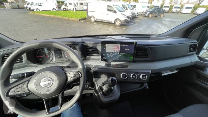 Véhicule utilitaire Nissan