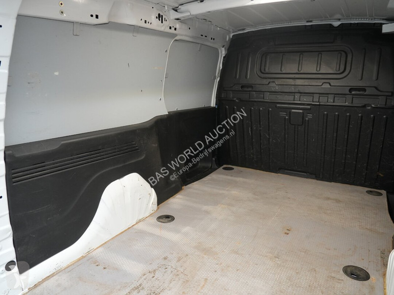 Véhicule utilitaire Opel 131PK