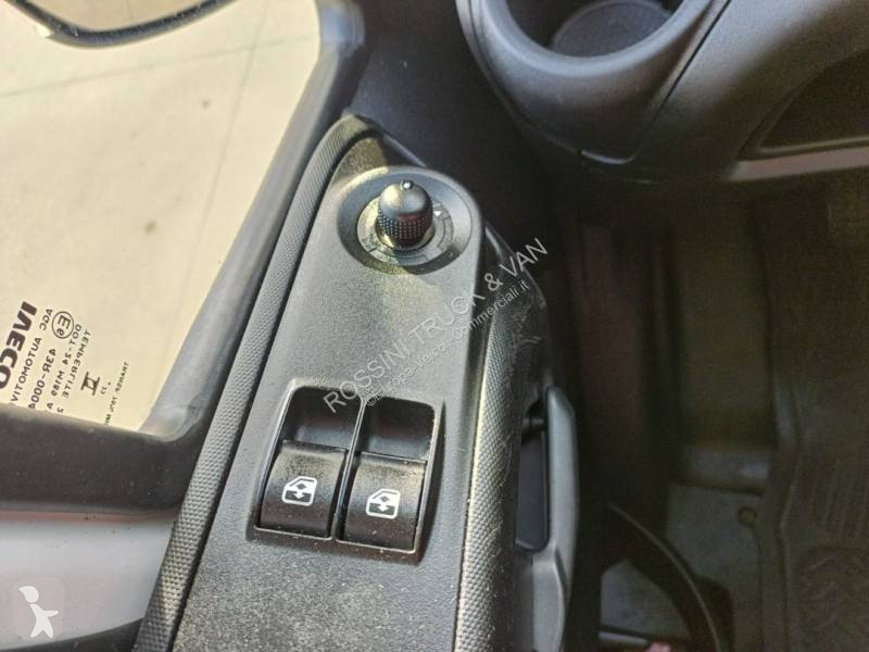 Veicolo commerciale Iveco 35C16 D