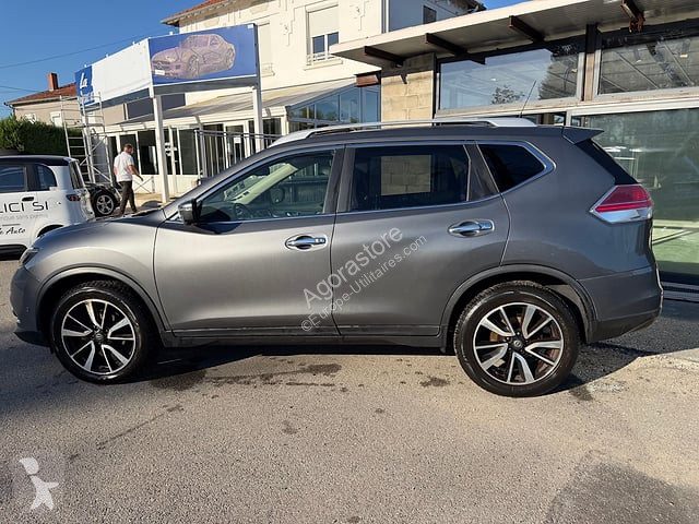 Nissan X-TRAIL van