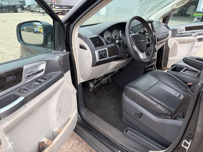 Chrysler 2.8 CRD Limited van