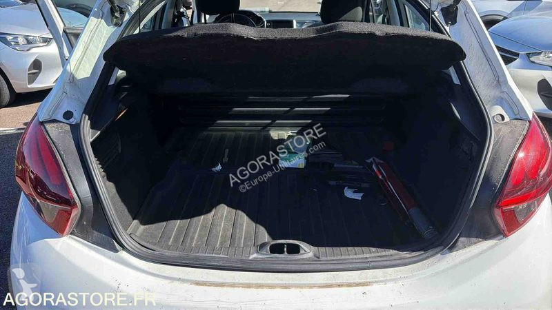 Samochód dostawczy Peugeot 208