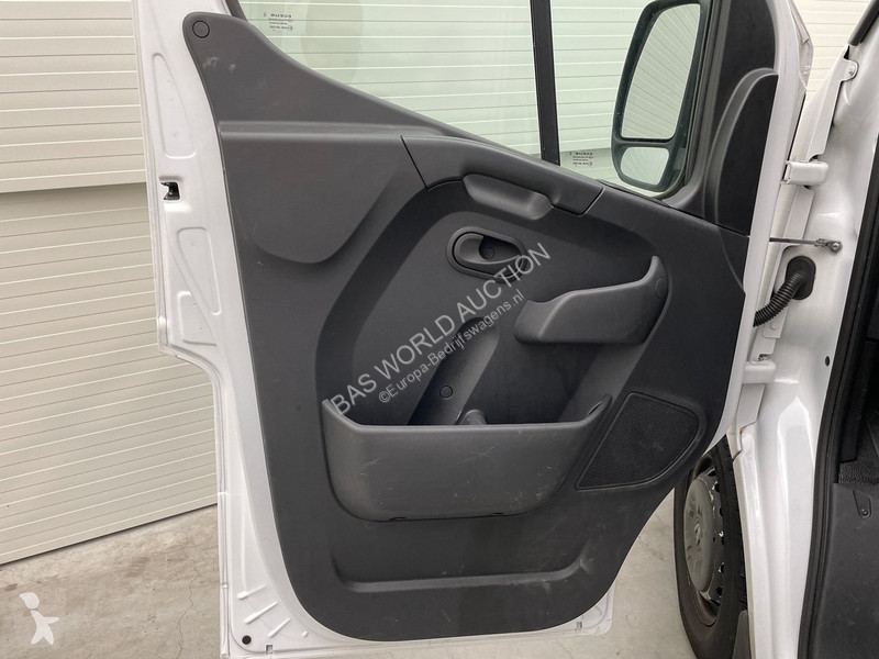 Furgoneta Renault T35 2.3 dCi 135 L2H3