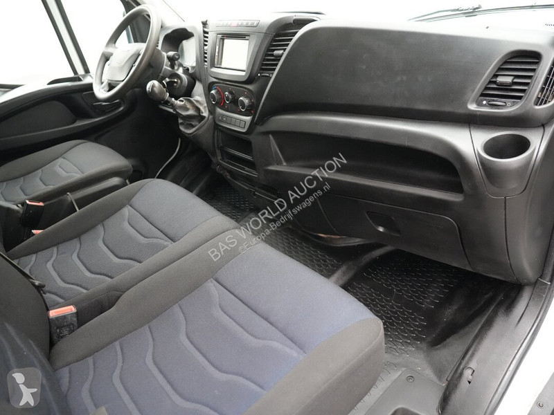 عربة نفعية Iveco 35C18