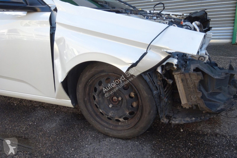 Veicolo commerciale Peugeot 1,5 HDI 130 BVA
