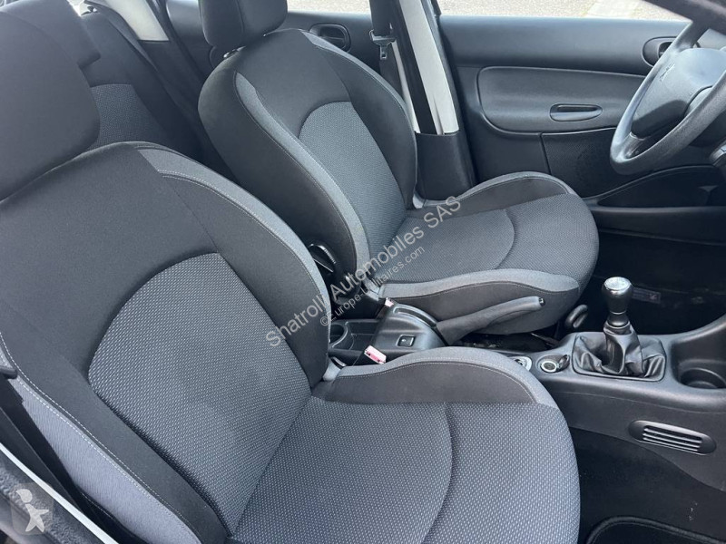 Autoutilitară Peugeot 1.1 i 60ch 4cv 5Portes...