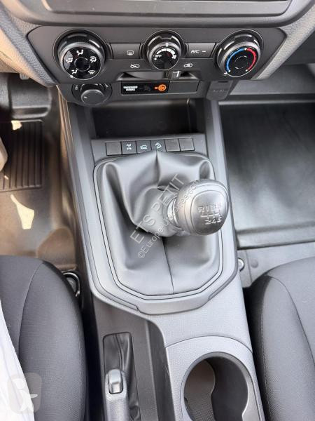 Véhicule utilitaire Isuzu 2.2L SPACE B-STRONG
