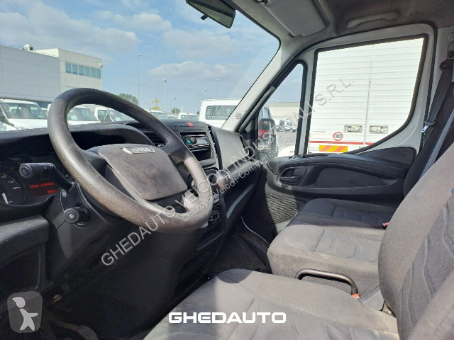 Véhicule utilitaire Iveco DAILY 35C12 BOX...