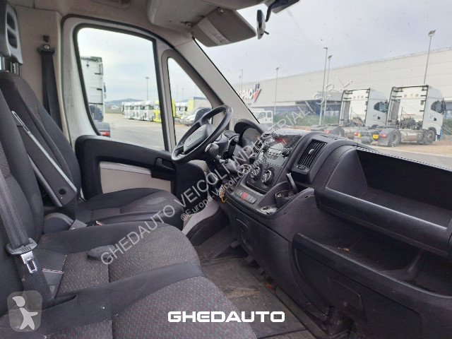 Véhicule utilitaire Peugeot BOXER DOPPIA CABINA...