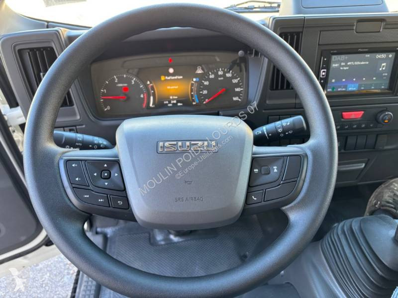 Véhicule utilitaire Isuzu 3.0L 150CV