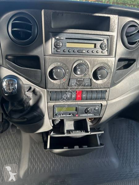 Véhicule utilitaire Iveco 35C13