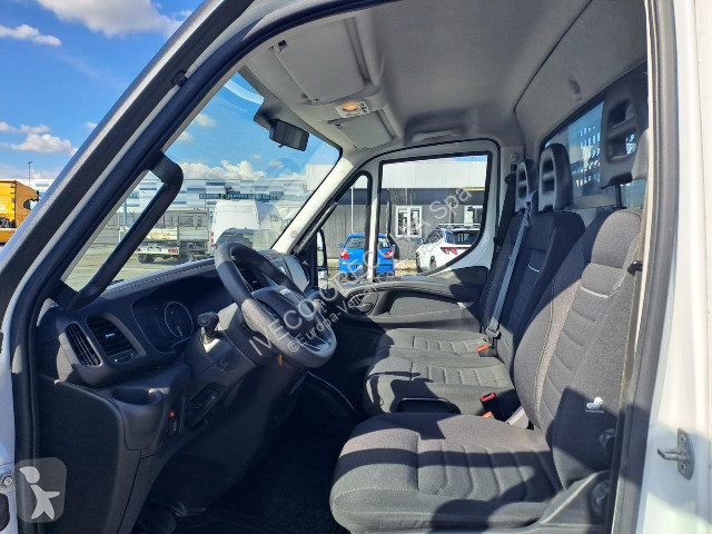 Véhicule utilitaire Iveco 35C18H