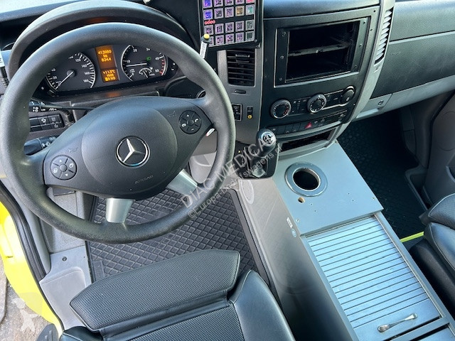 Véhicule utilitaire Mercedes L2H2 Ambulance...