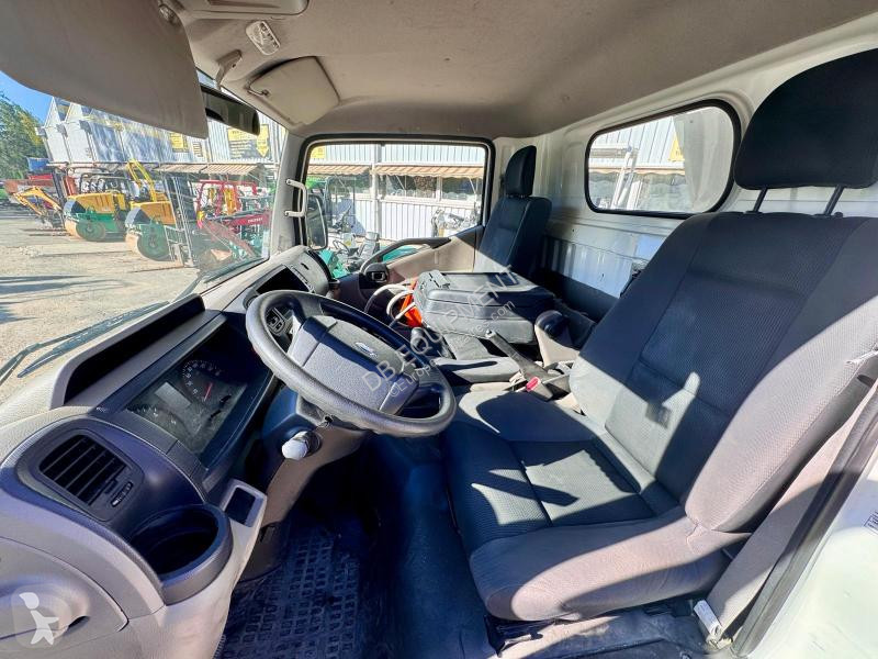 Véhicule utilitaire Nissan Camion nacelle 20m...