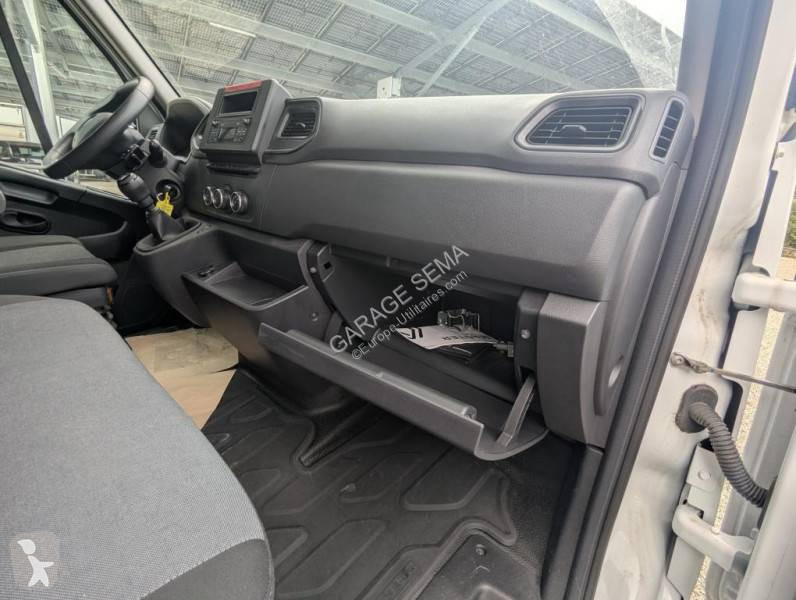 Véhicule utilitaire Renault 2.3 DCI 145