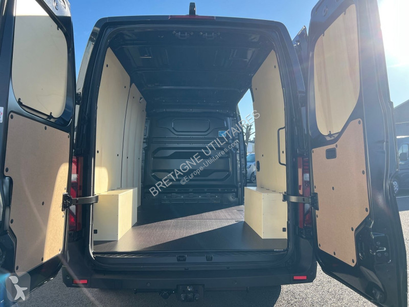 Nissan INTERSTAR FG NEUF: L2H2 3T5 2.0 DCI...