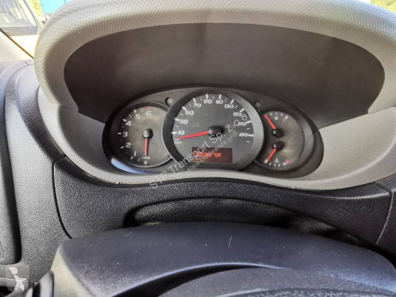 Véhicule utilitaire Renault 2.3 DCI 125