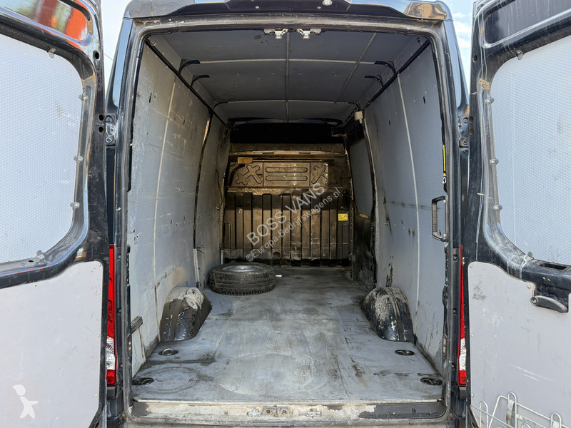 Véhicule utilitaire Iveco 35S14 2.3