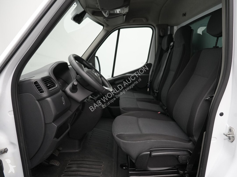 Véhicule utilitaire Renault 165PK