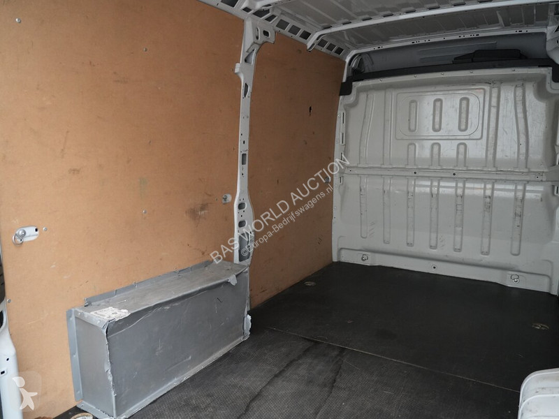 Véhicule utilitaire Opel 140PK