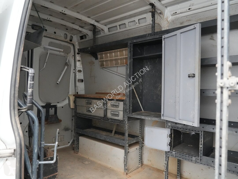 Véhicule utilitaire Iveco 35C14