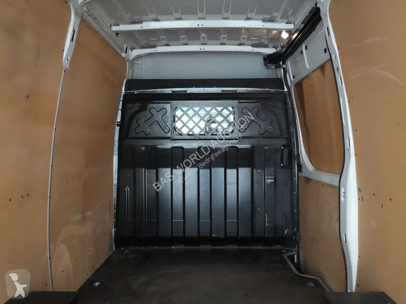 Véhicule utilitaire Iveco 35S21