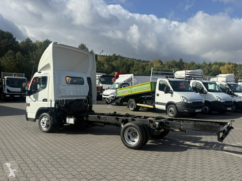 Véhicule utilitaire Mitsubishi Fuso