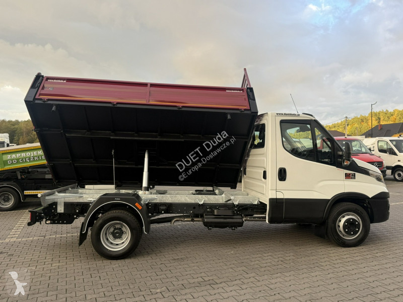 Véhicule utilitaire Iveco 65C18 V H