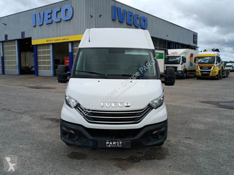 Véhicule utilitaire Iveco 35S14 SV V12