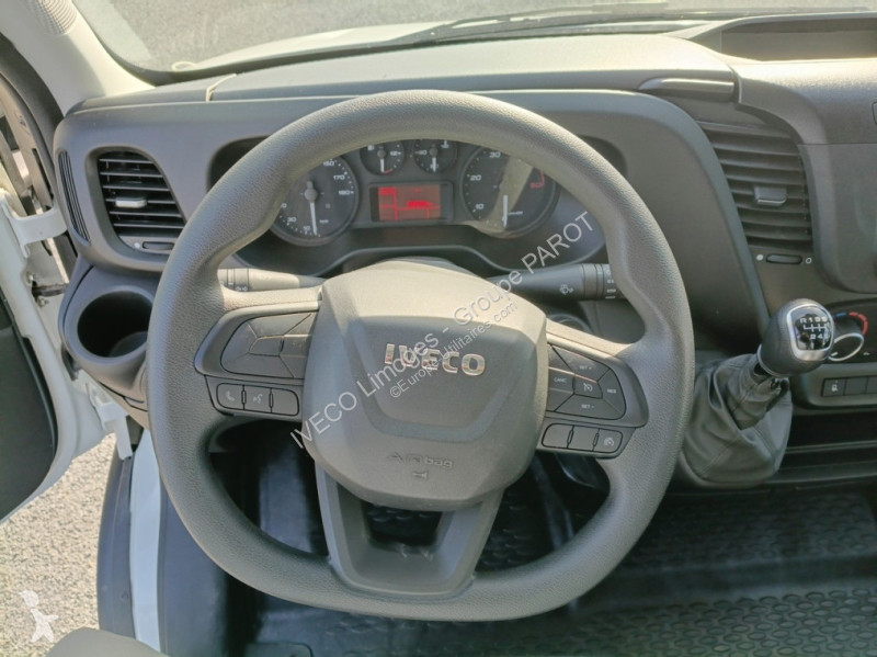 Véhicule utilitaire Iveco 35C16H empattement...