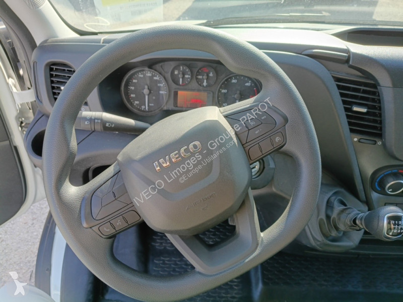 Véhicule utilitaire Iveco 35C16H empattement...