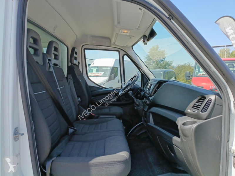 Véhicule utilitaire Iveco 35C16H empattement...