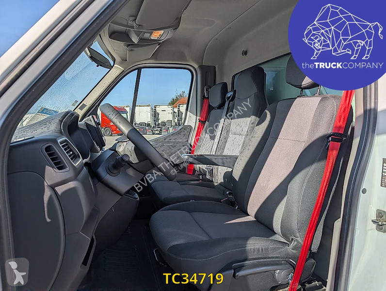 Véhicule utilitaire Renault 2.3 DCI KOFFER MET...