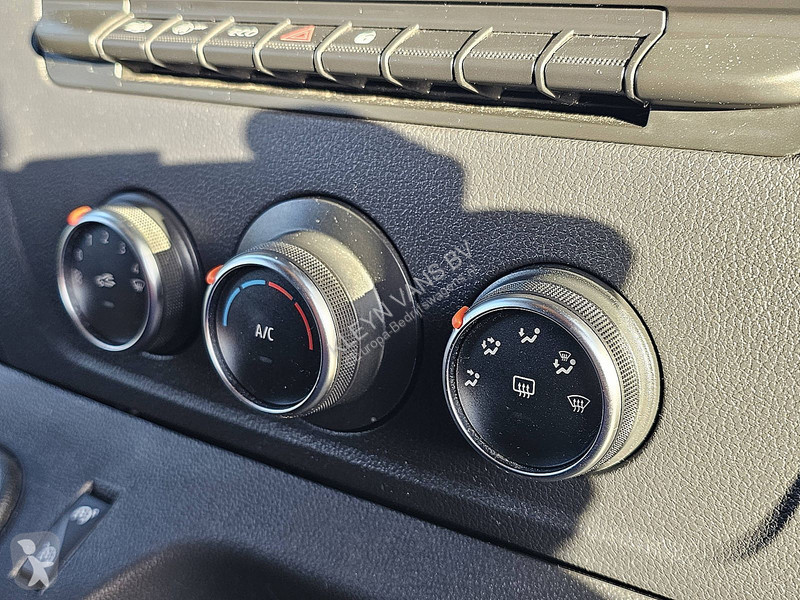 Véhicule utilitaire Renault 2.3 DCI 145 HOOGWERKER