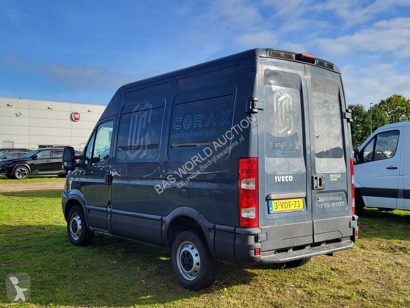 Véhicule utilitaire Iveco 29L12
