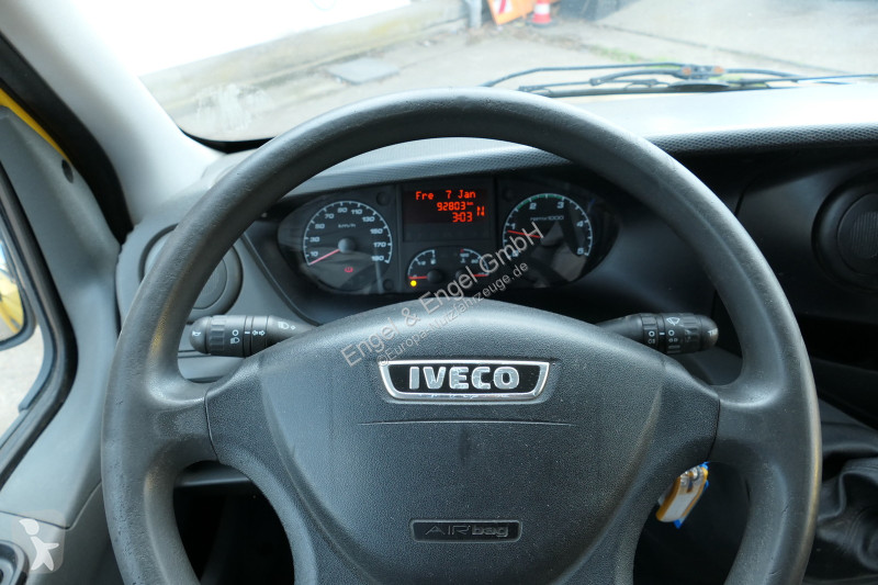Véhicule utilitaire Iveco Daily 35 S11 C30C...