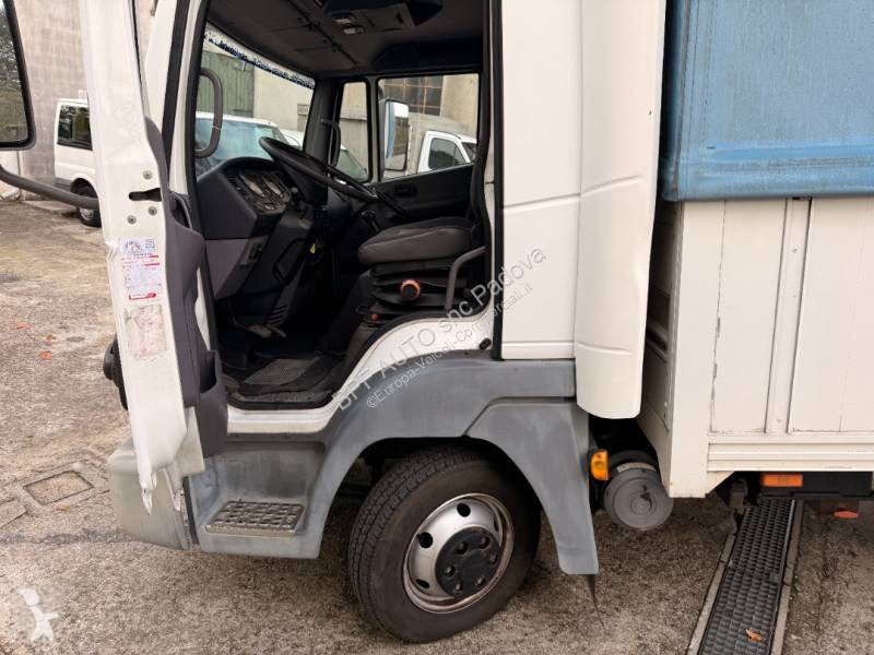 Nissan 120.35 van