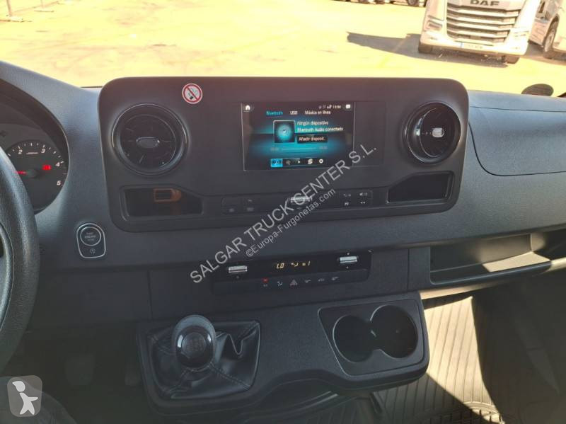 Mercedes 214 CDI van