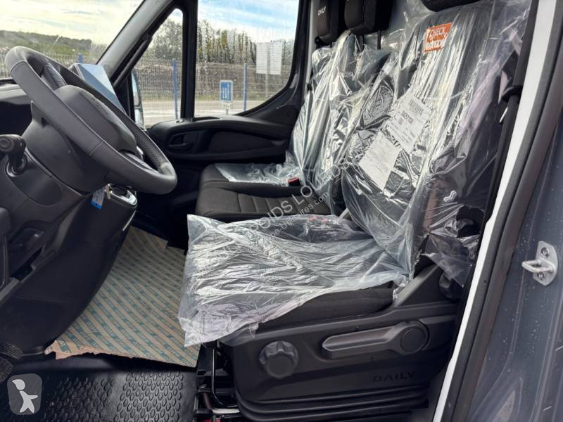 Iveco 35S21 van