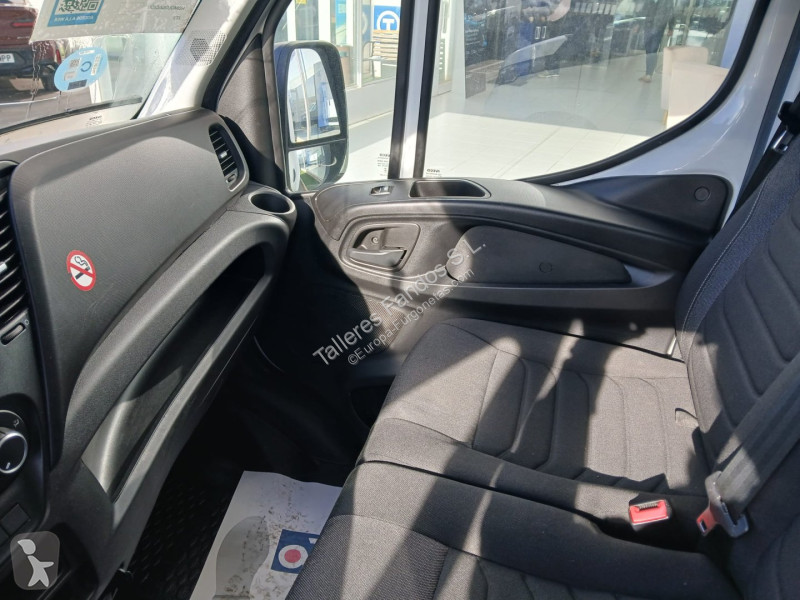 Furgoneta Iveco 35C16 20m3 con puertas traseras