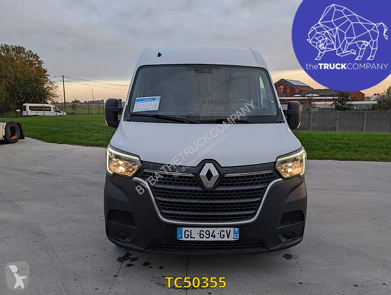 Renault 135 L2H2 van