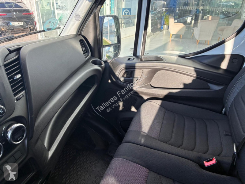 Furgoneta Iveco 35C16 H 3.0 con puertas traseras