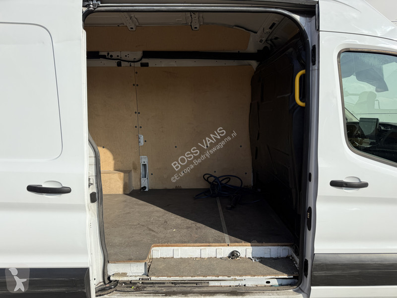 Véhicule utilitaire Ford E