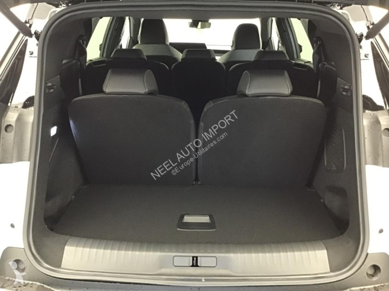 Véhicule utilitaire Peugeot III GT 1.2i Hybrid...