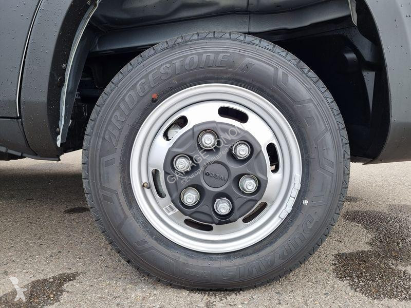 Furgoneta Iveco  DAILY 35-180 PLATEAU 4.40m