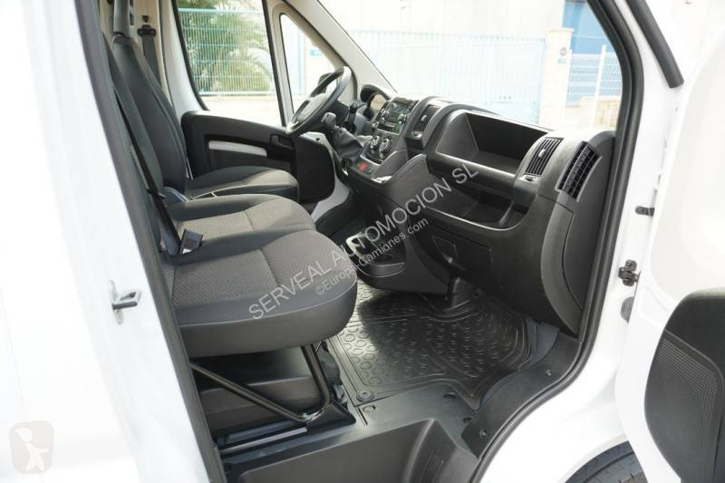 Véhicule utilitaire Peugeot