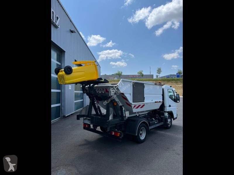 Véhicule utilitaire Fuso